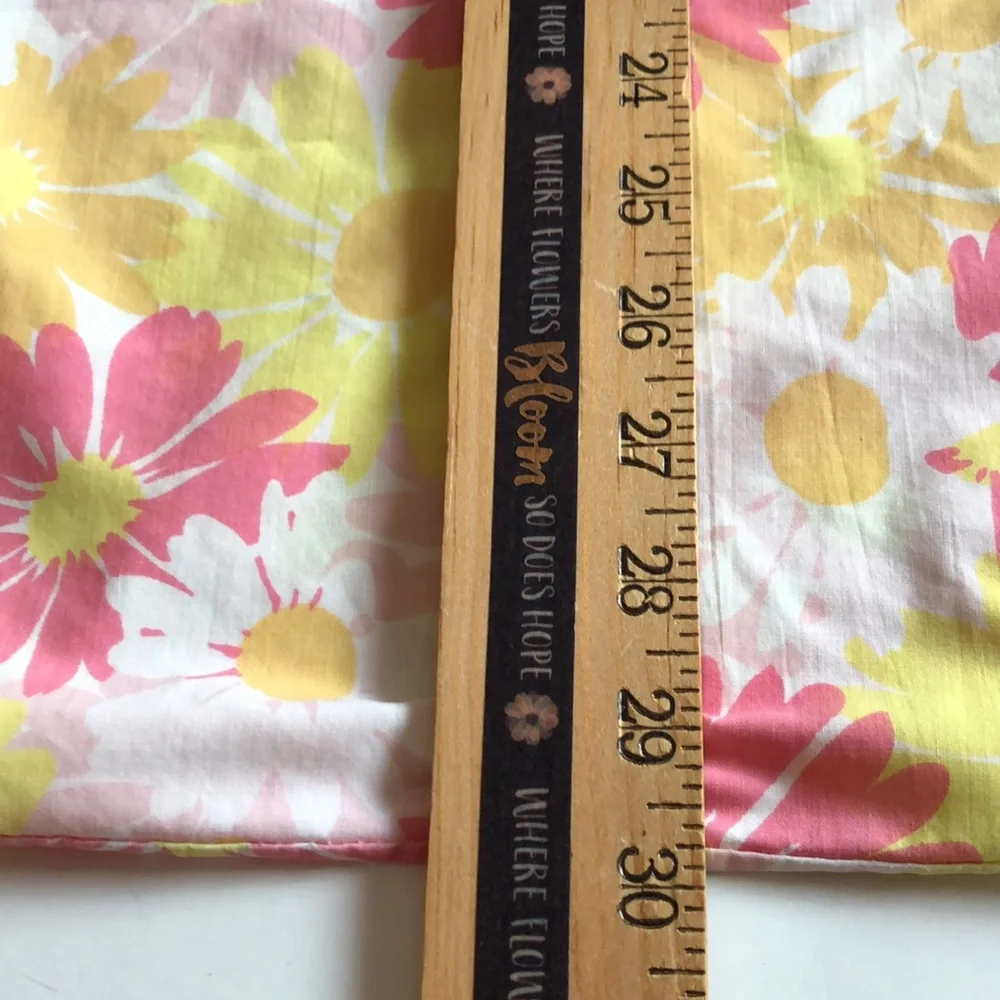 Pequot Floral Pillowcase Set 1970s Pink and Yellow Daisies Pequot Pillowcase